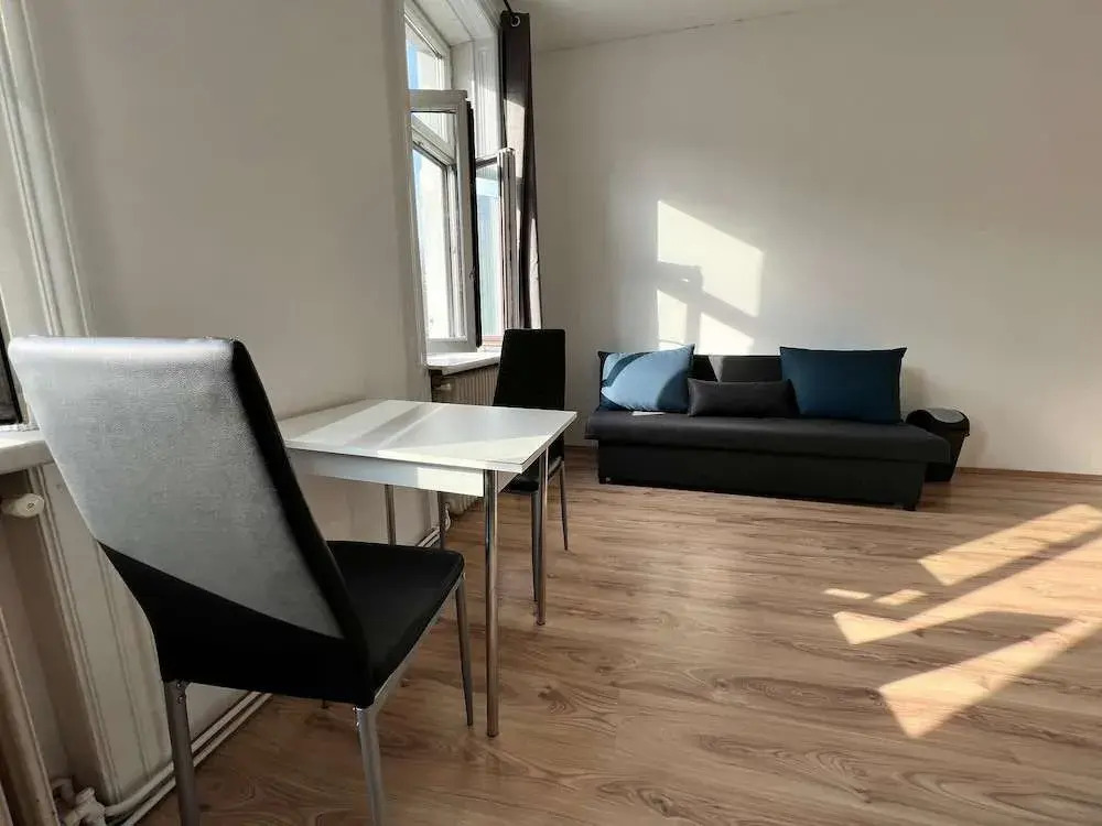 Welcoming 4BR shared Apt.-best location