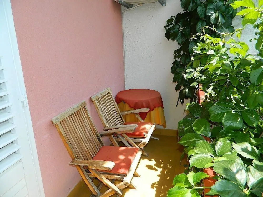 Apartments and Rooms Darinka