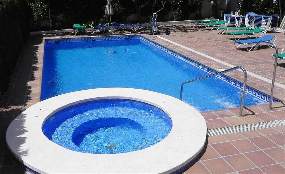 Eco Avenida Hotel & Parking