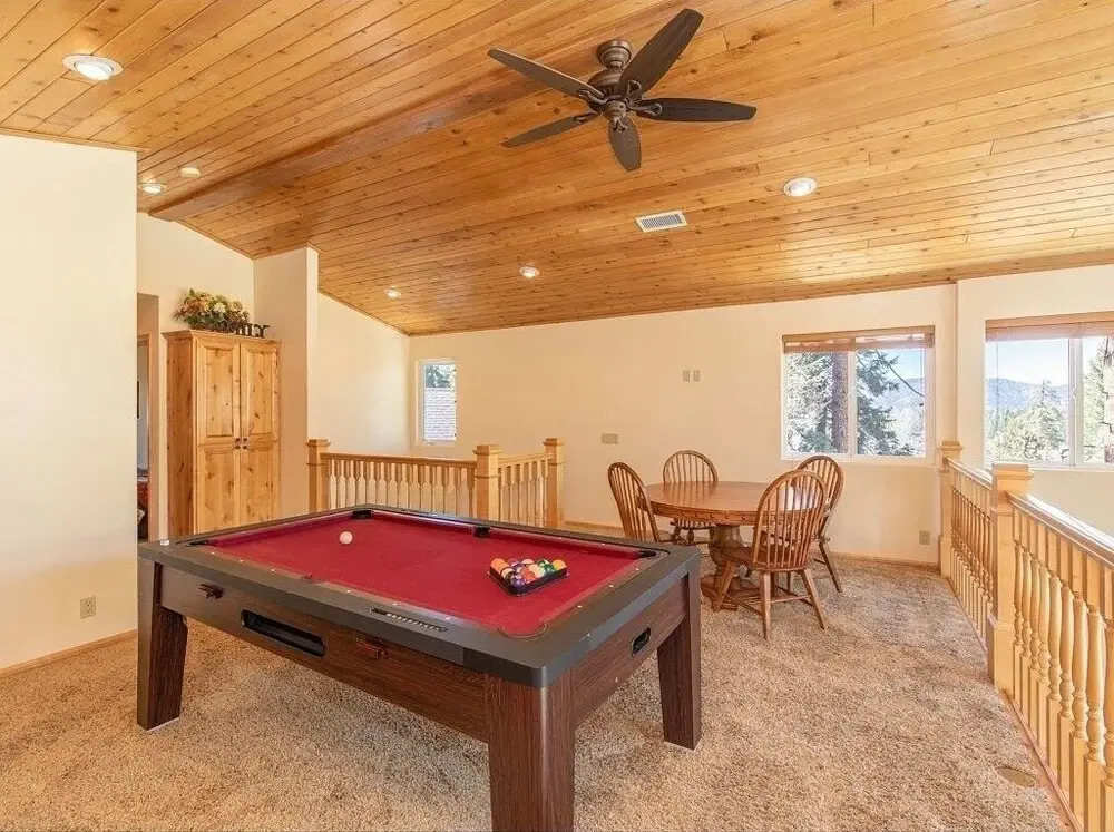12 - Bear Mountain Chalet 4 Bedroom Home by Redawning