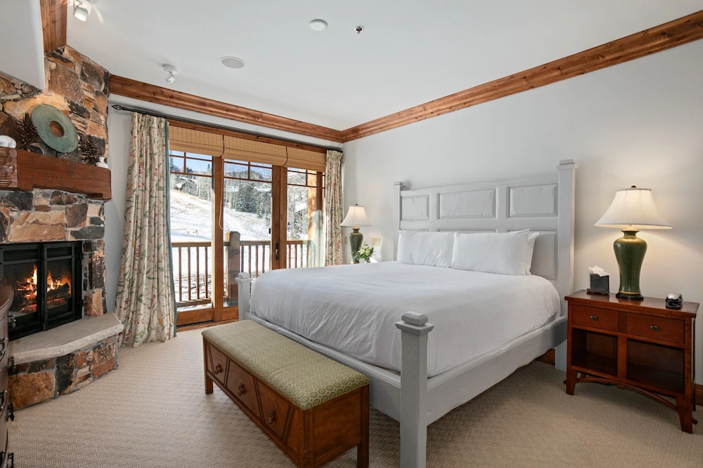 Grand Lodge - 3 Bedroom Deluxe #404 - Ski-in/out 3 Condo