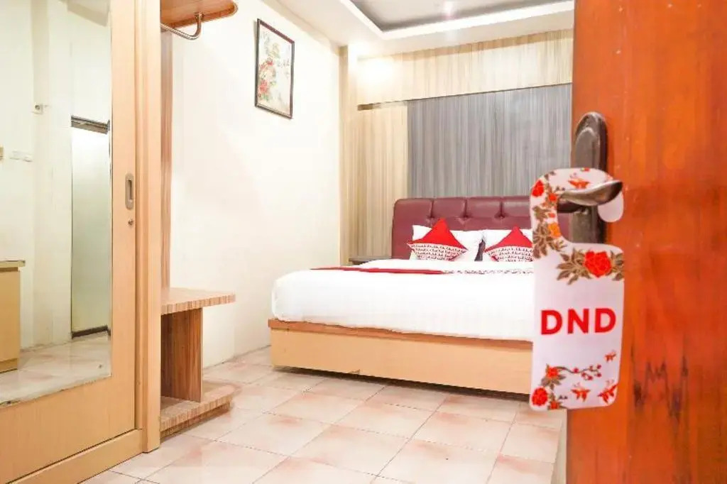 OYO 164 Ang's Residence