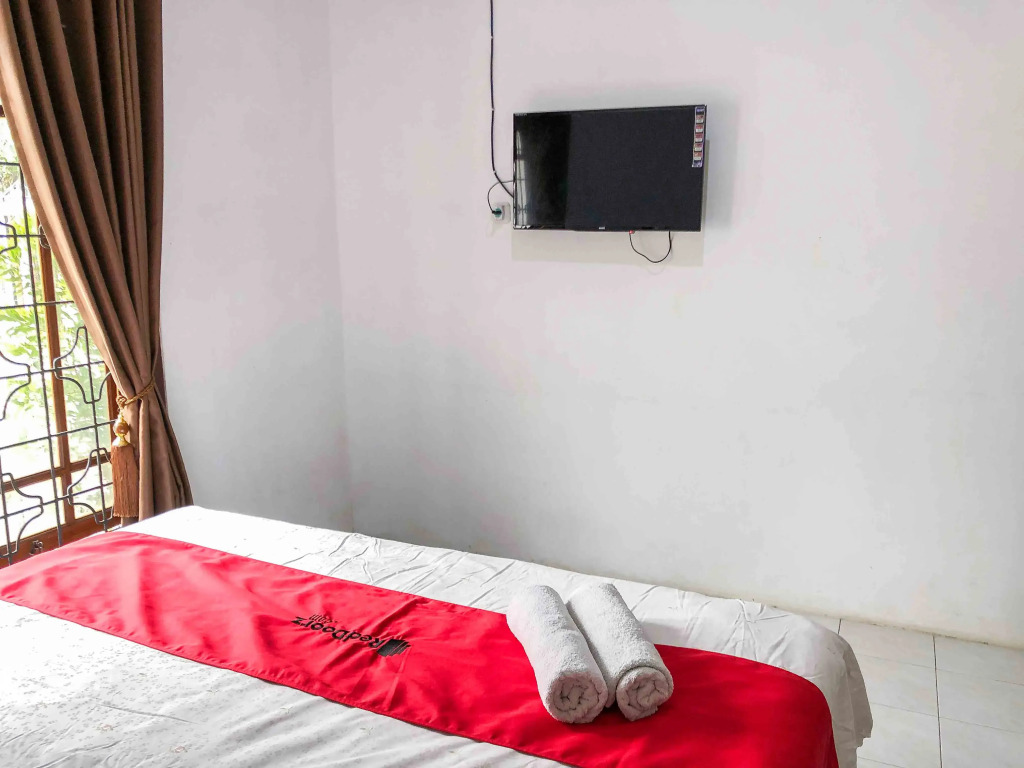 RedDoorz near Eco Green Park Batu