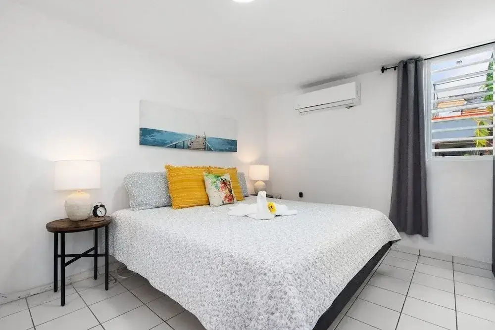 Walk to Beach or Swim in the Pool, 4 Bedrooms 4 Home by Redawning