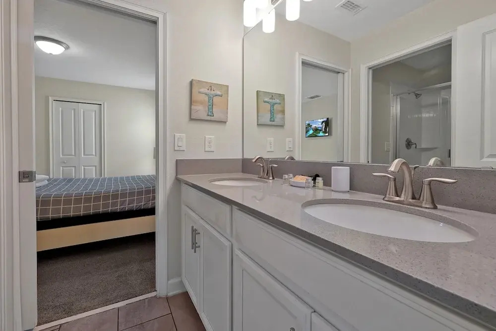 1674 Moon Valley DR, Davenport, 6bed