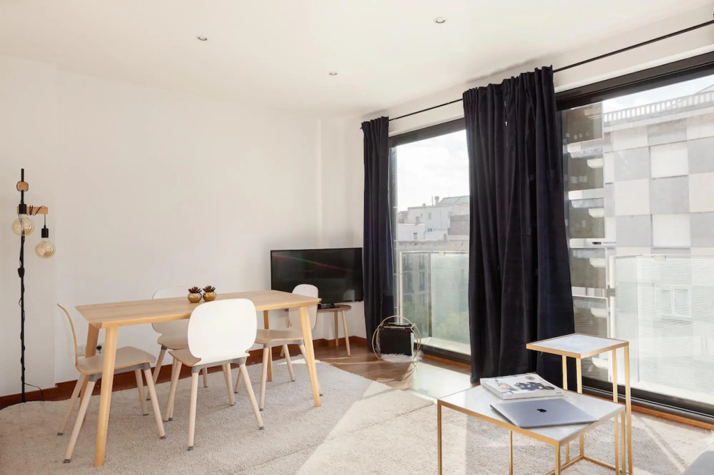 MARIA · Stylish 2 BR apartment with private roof terrace