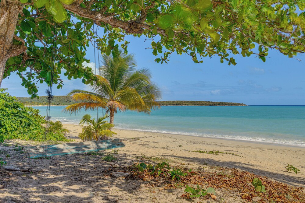Hillside Vieques Casita w/ Pool & Hot Tub Access!