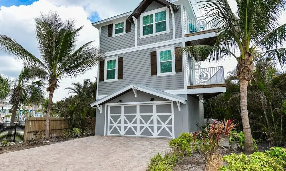 Walk to Bradenton Beach: Gulf-view Home w/ Lanai