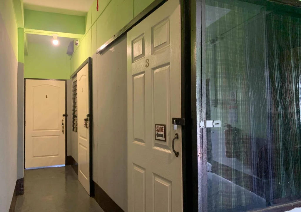 J Giant Hostel