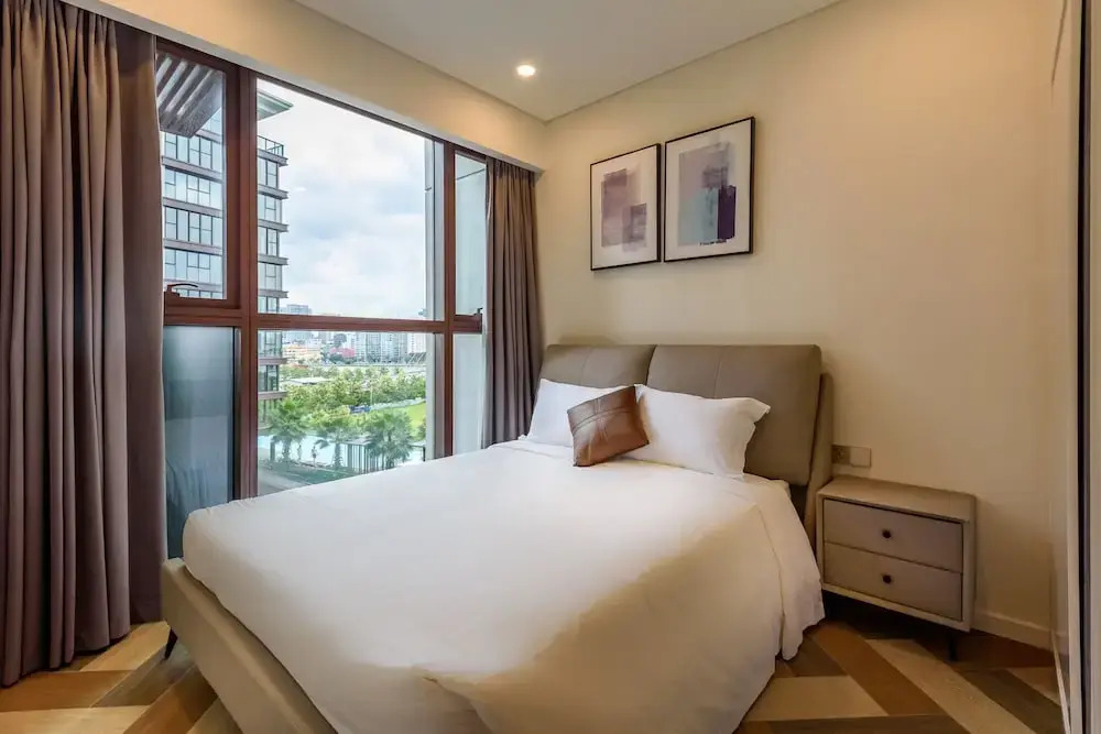 Prime Riverside Metropole by DiStay