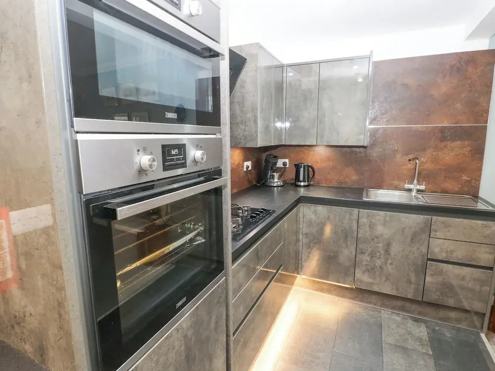 Apartment 4