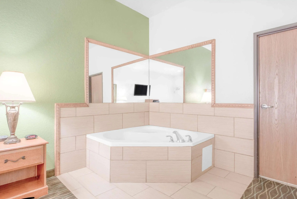 Baymont by Wyndham Pearsall