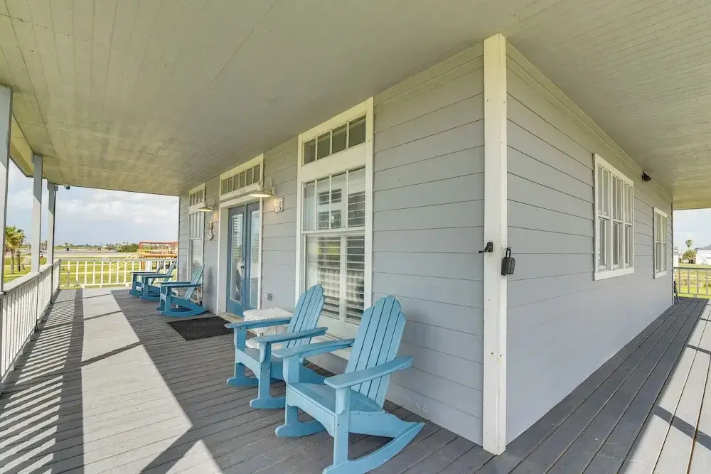 Ocean Views: Pet-friendly Surfside Beach Gem