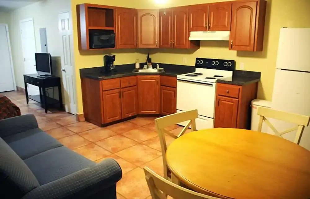 Lake Roy Beach Inn - Winter Haven