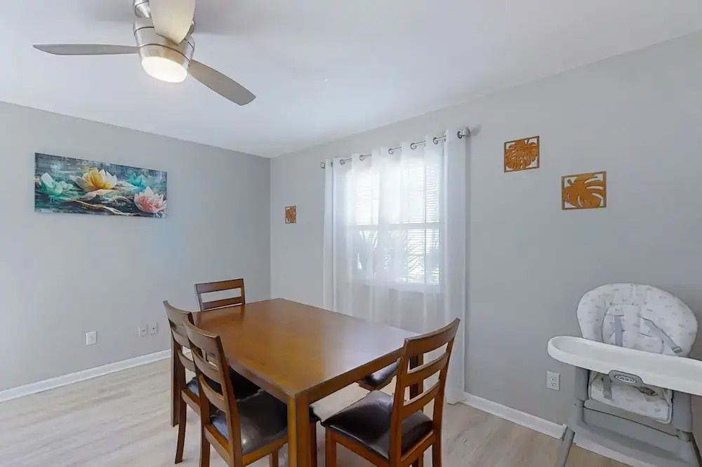 Pristine Palms House in Palm Coast With Enclosed Pool & Full Kitchen