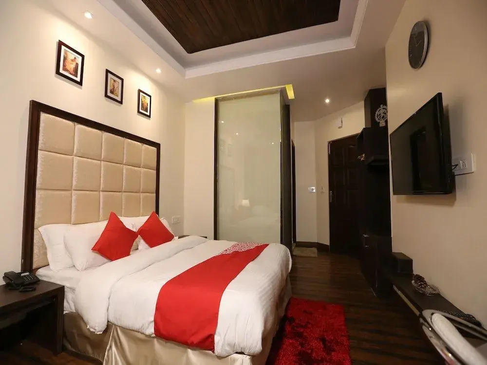OYO 14170 Kufri Star Inn