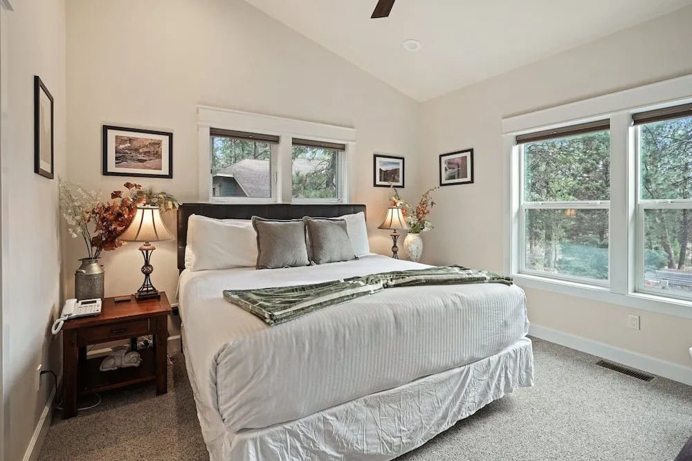 Trails End 5 Bedroom Home by RedAwning