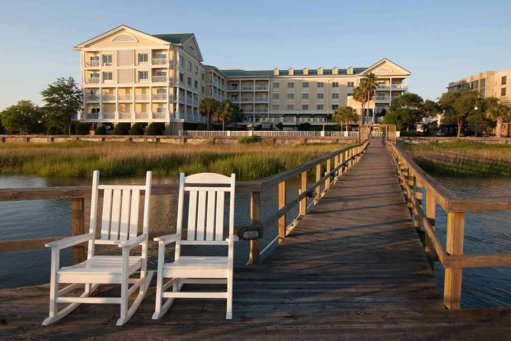 Courtyard Charleston Waterfront