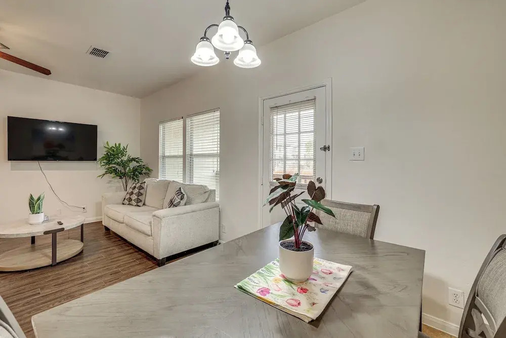 Suburban San Antonio Stay Near Parks & Hospitals