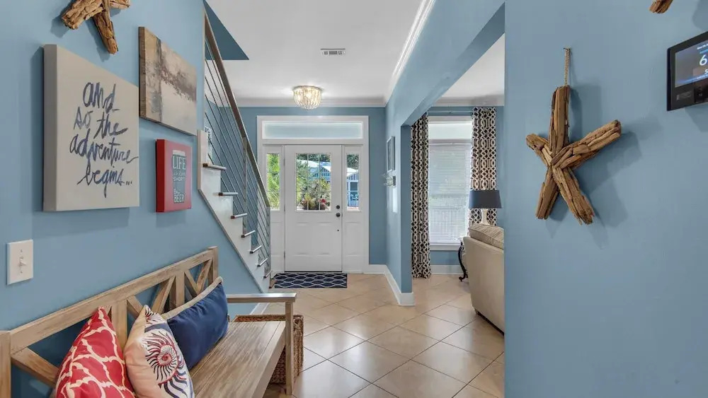 Spacious 3br, Dreamy Backyard, 2 Pools, 6-min Stroll to Beach