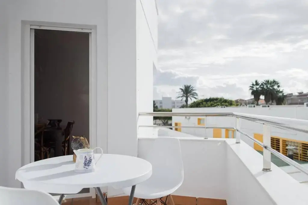 Amplio apartamento a 50m de la playa/Wide and cozy apartment 50m from the beach perfect for families