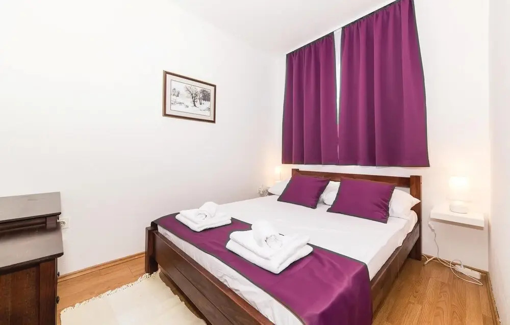Amazing Home in Okrug Gornji With Wifi and 4 Bedrooms
