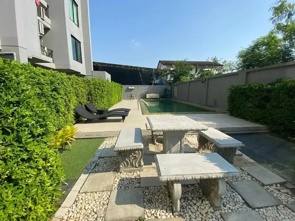 RQ Bangkok Sukhumvit 107 by Collection O