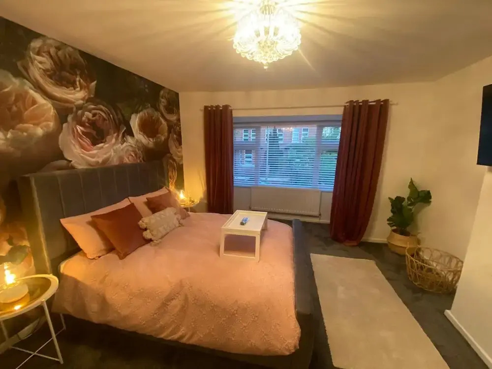 Charming 3-bed House Near Central Manchester