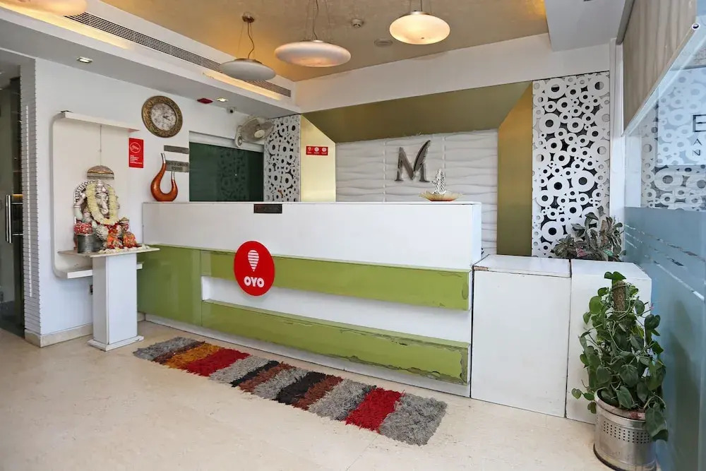 OYO 10965 Emblem Hotel