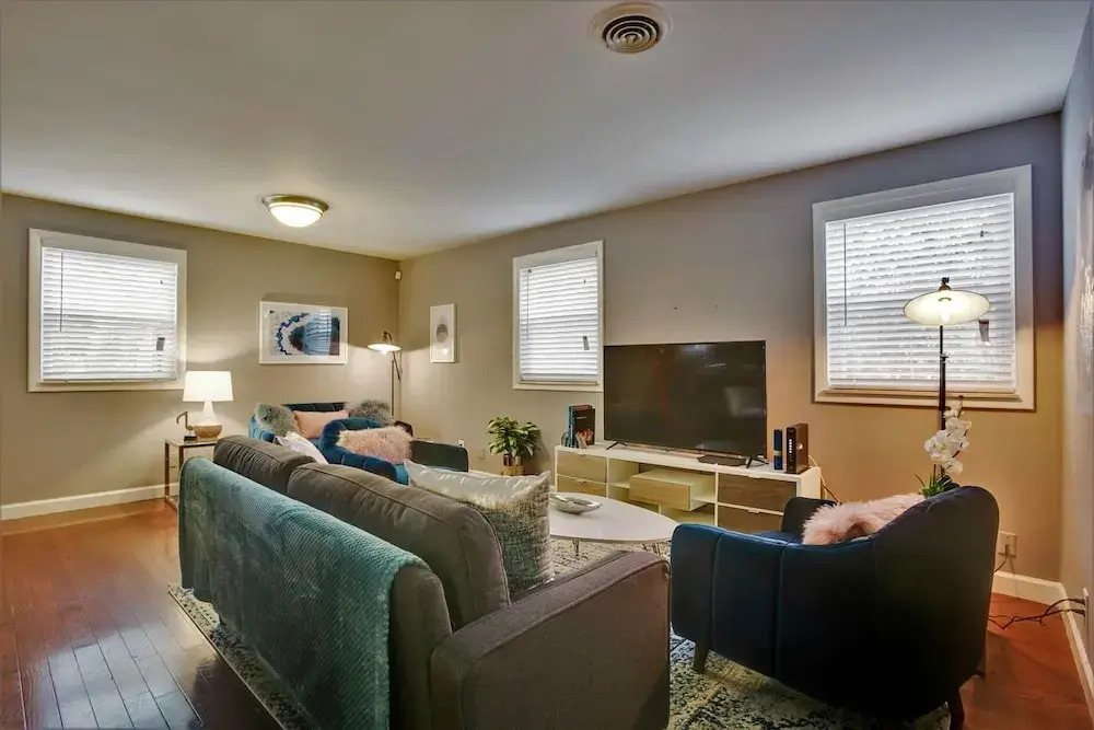 Spacious 4br/2ba Home Near Music Row by Domio