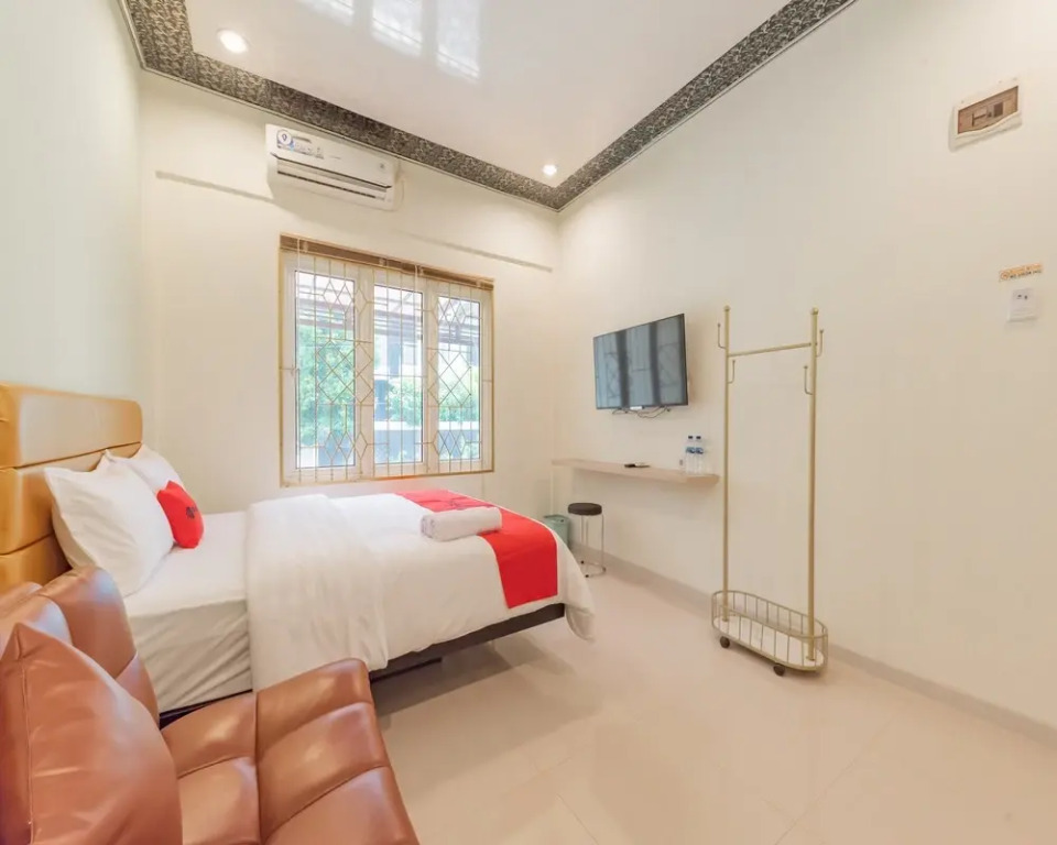 RedDoorz Plus near RSUD Gunung Jati Cirebon