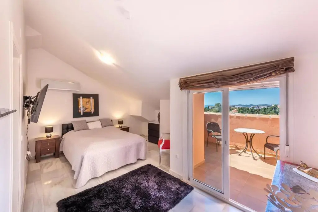 Luxurious Hillside Villa with Private Pool - Sea & Mountain Views