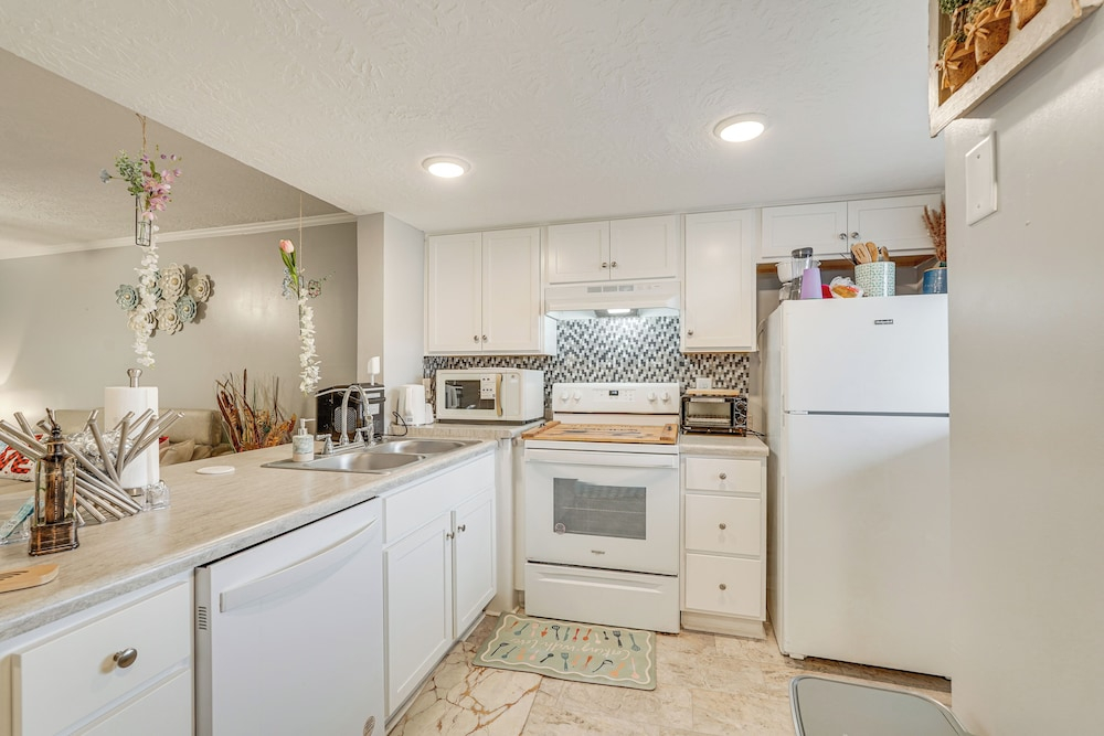 7 Mi to Downtown Fun! Spacious Augusta Condo