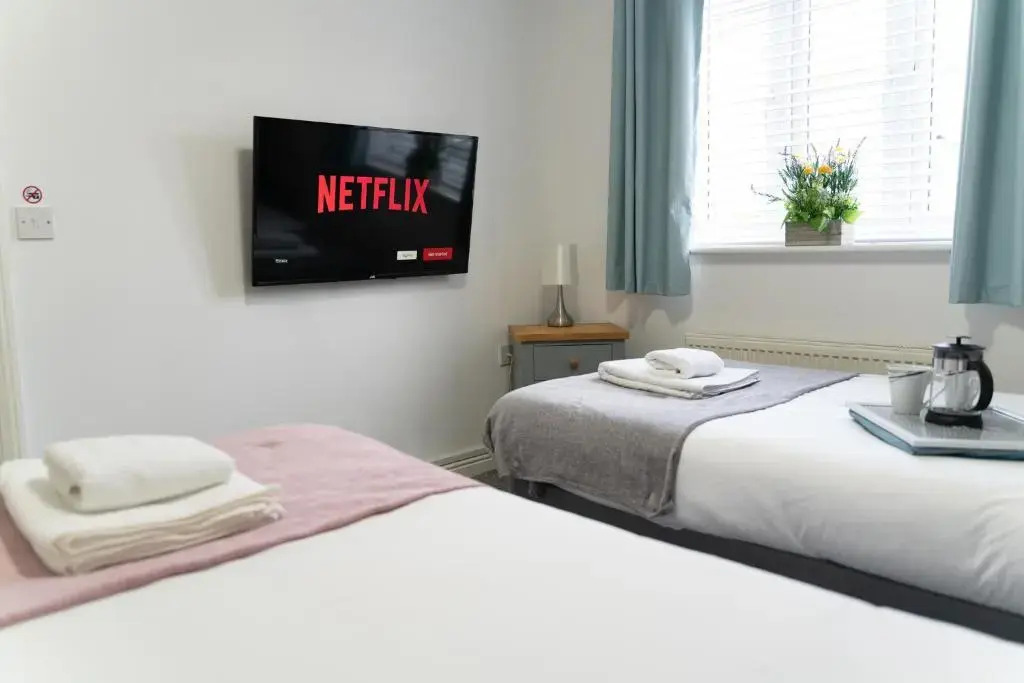 3 Smart TVs, Sleeps 3, VAN PARKING, Fast WIFI