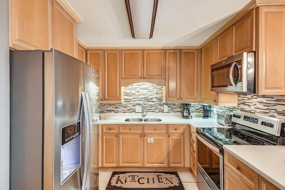 DP 202C Recently renovated 2 bedroom condo near Destin Harbor and amazing views by RedAwning