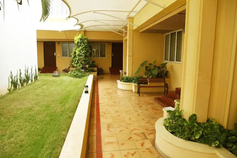 OYO Premium Gandhipuram Avinashi Road