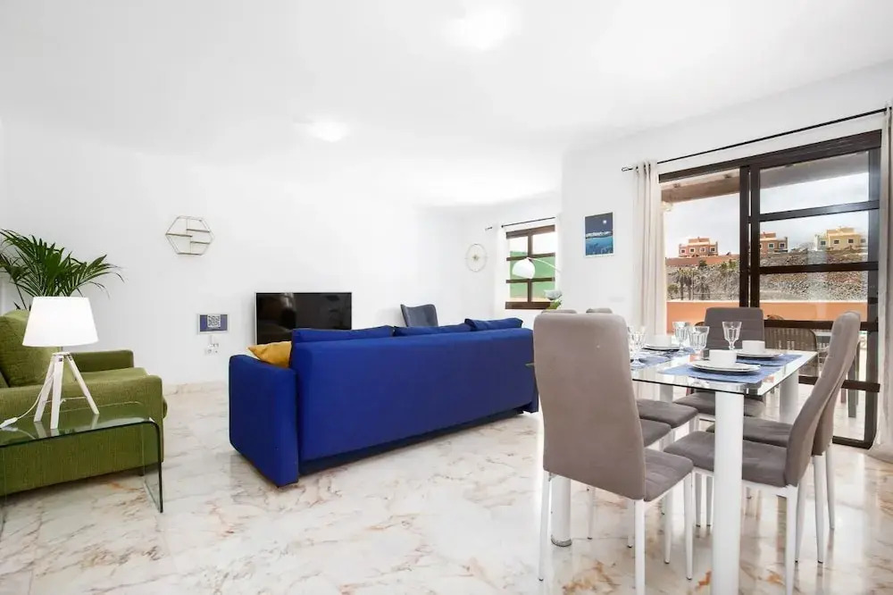 House - Sleeps 6 - Pool - Pet friendly