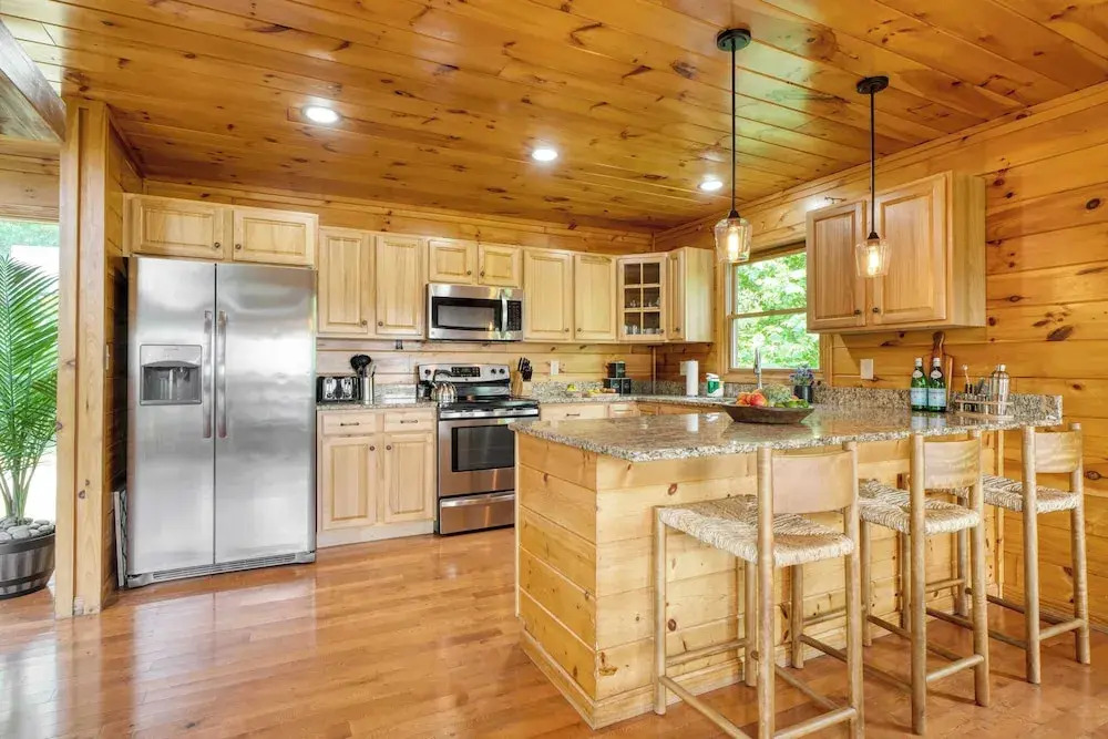 Hottub, Sauna, Pool Table, Views Mins to Downtown Gatlingburg Hollow's Haven