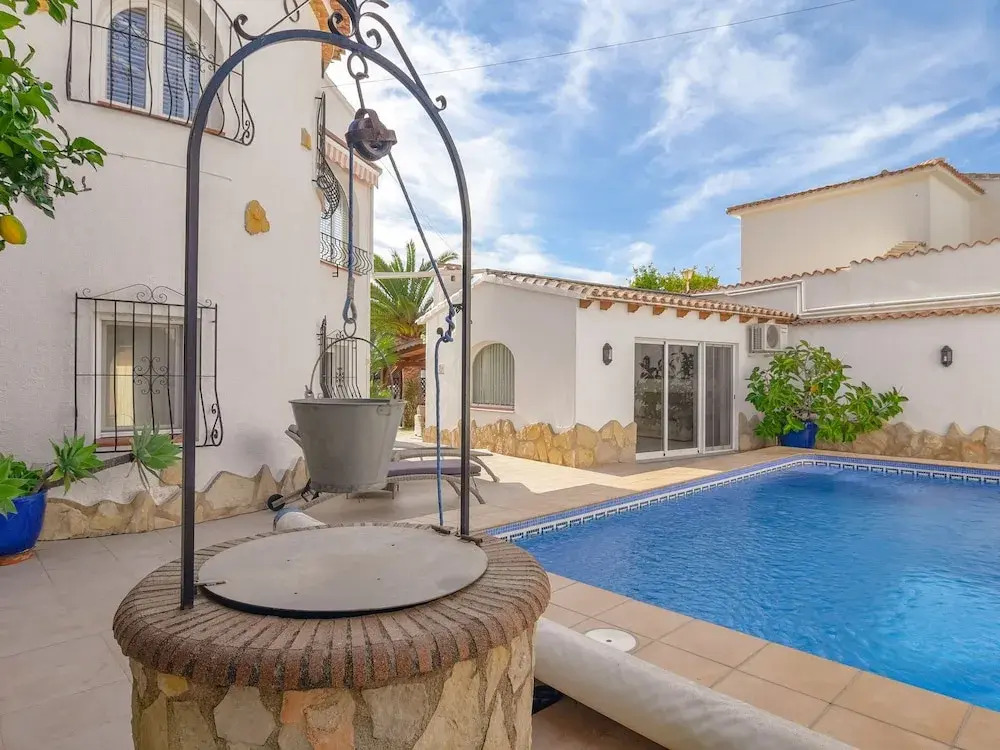 Beautiful Holiday Home With Private Swimming Pool Near the sea in Benissa