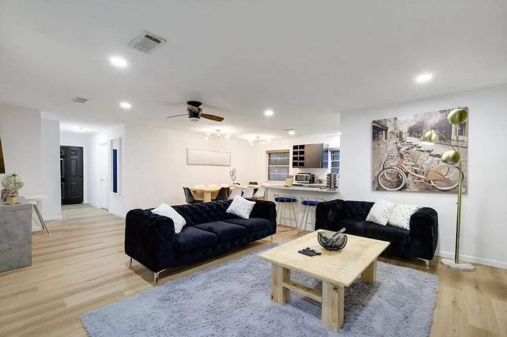 Panoramic 4BR 3B Home With Pool, Grill, Sauna & Game Room