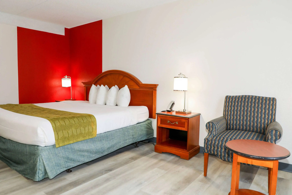 Ramada by Wyndham Cumberland Downtown