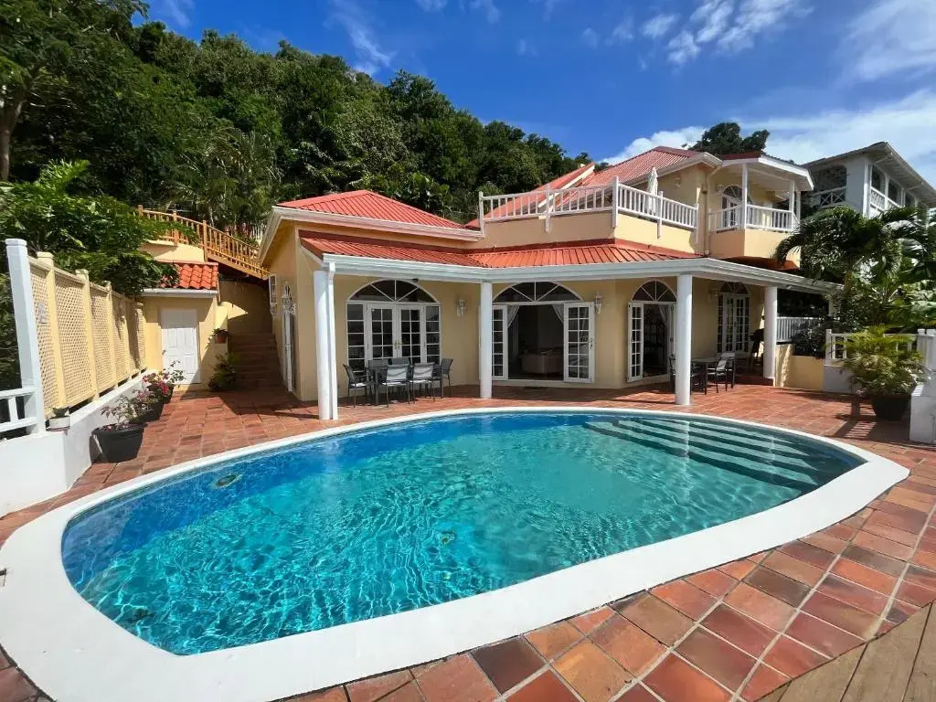 Labrolette Bay-Villa-Sleeps 8-Pool-Parking