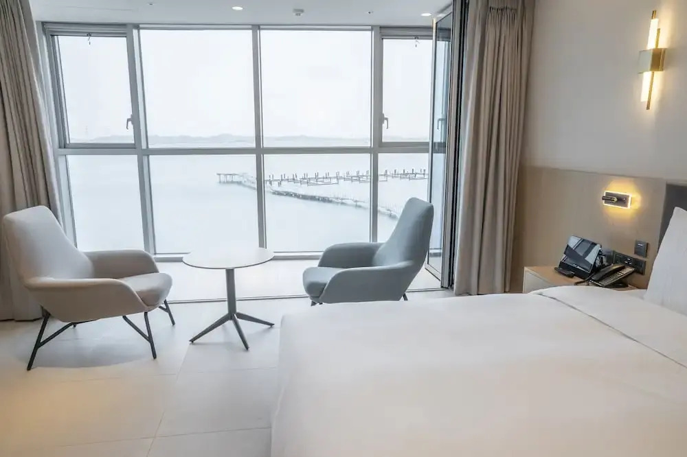 WAVEM HOTEL west