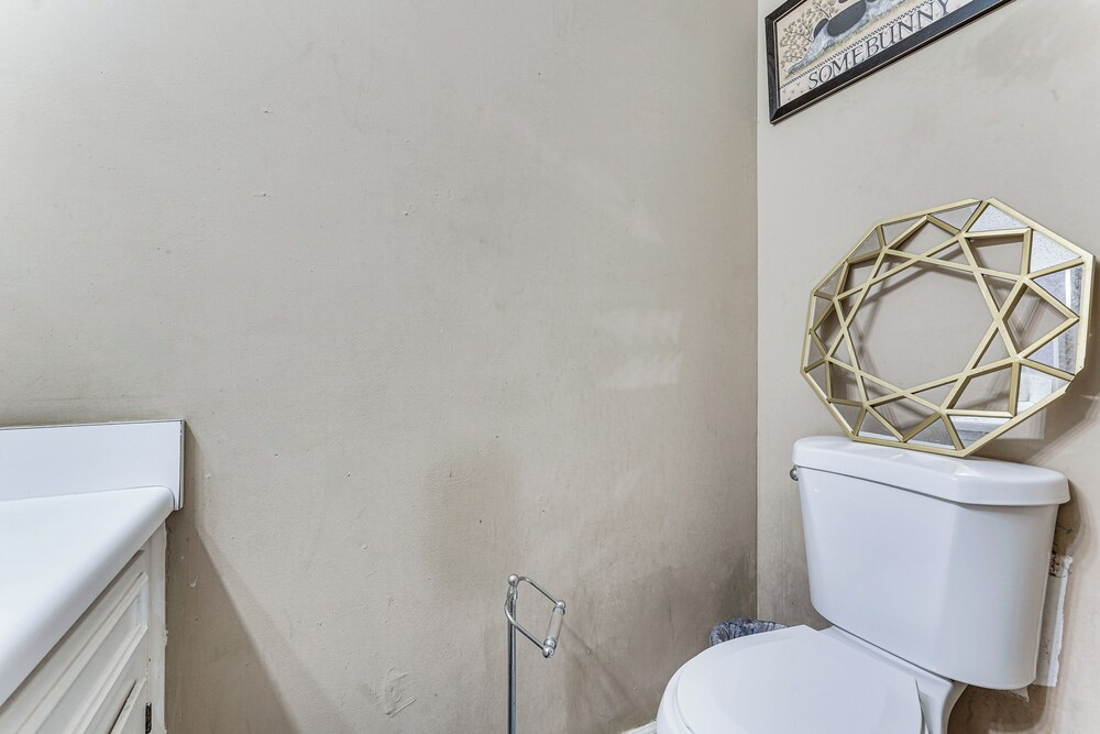 8 Mi to Augusta National: Group Getaway w/ Deck