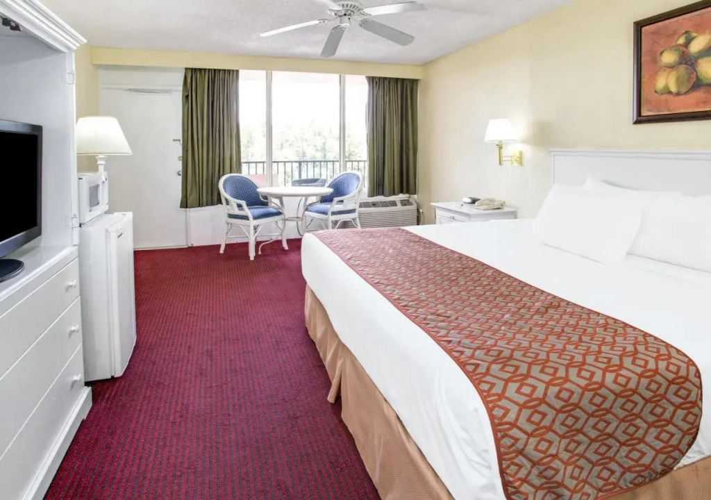 APM Inn & Suites