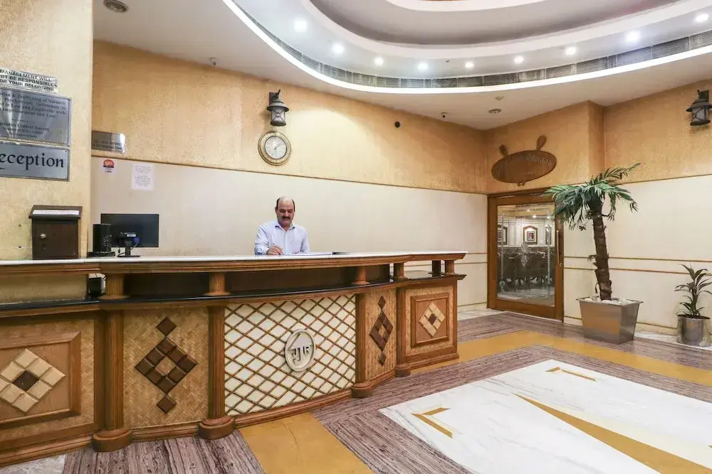 Capital O 5439 Hotel Shiraaz