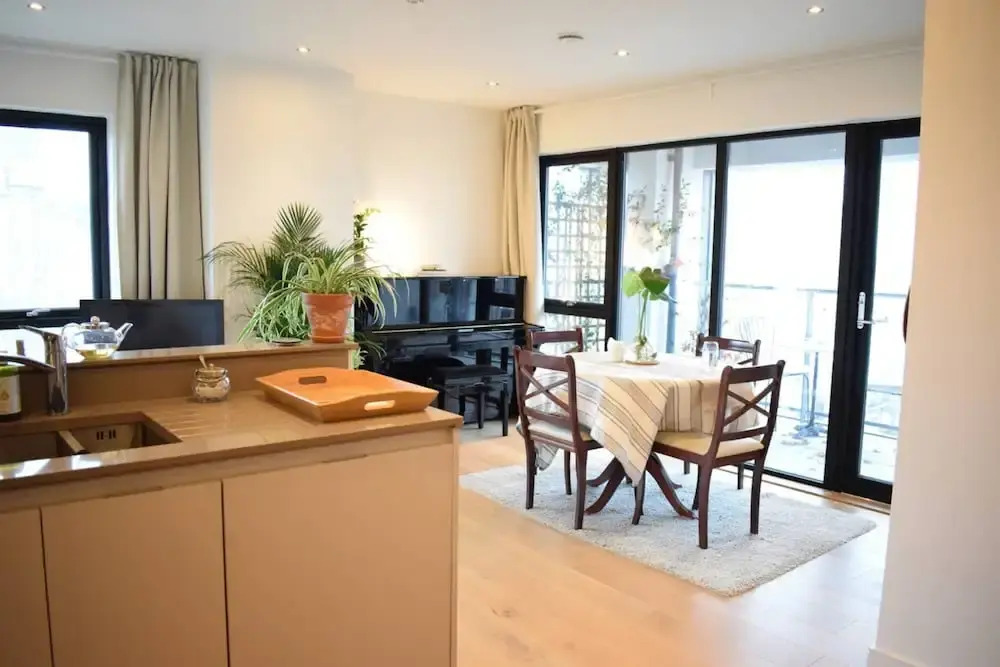 Modern 1 Bedroom Flat With Balcony Near Canary Wharf