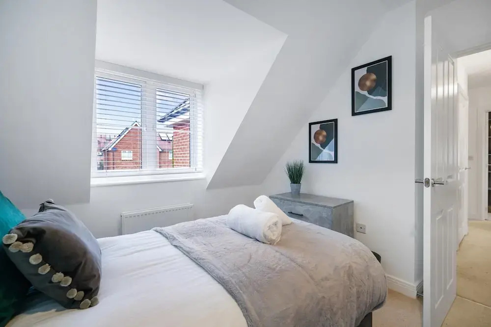 Luxury 5 bedroom Serviced Hse Leavesden