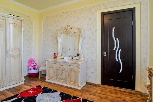 Alik House