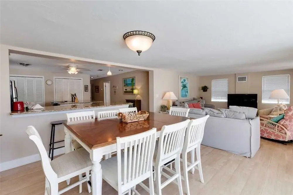 Tropical Paradise Manor - Four Bedroom Home